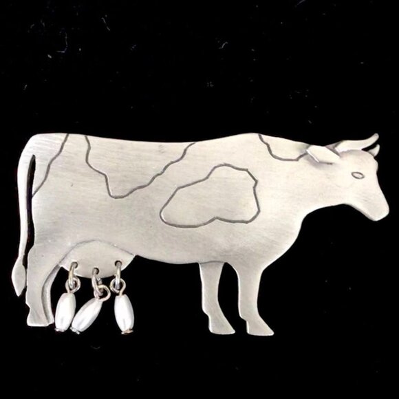 JJ Jonette Cow with Faux Pearl Udders Silver  Pewter Brooch Pin - Picture 1 of 5